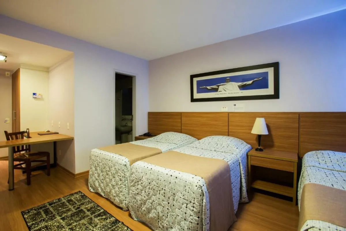 Apartamento do Gallant Hotel com escrivaninha de trabalho